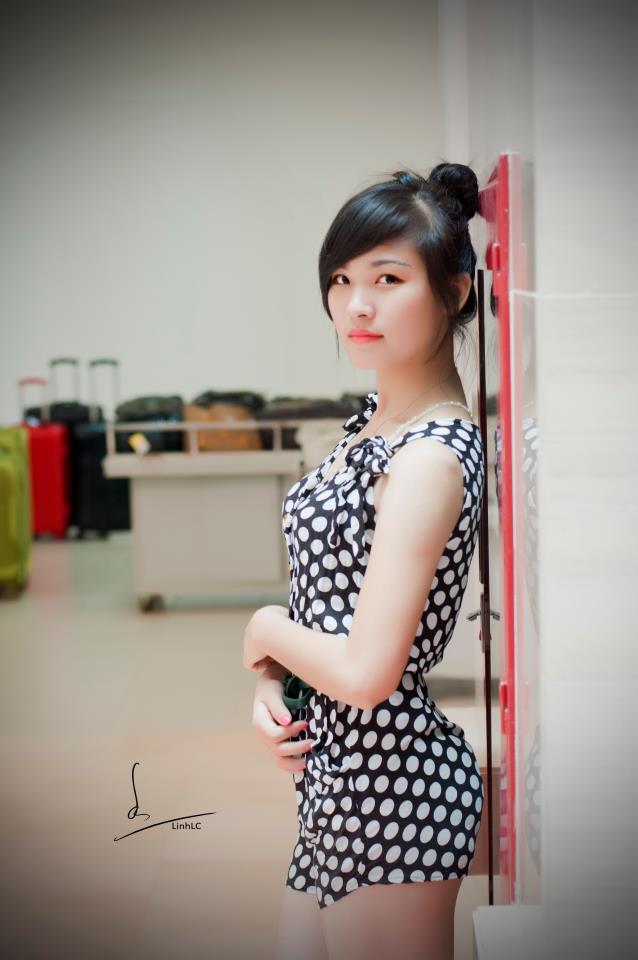 Hotgirl Học viện Báo chí đẹp rạng ngời trong sắc thu