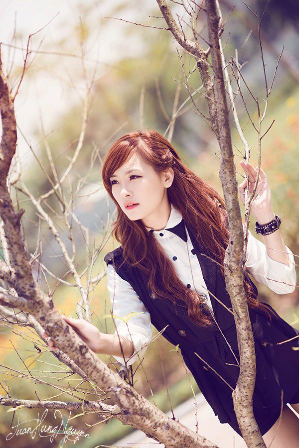 Hotgirl Học viện Báo chí đẹp rạng ngời trong sắc thu