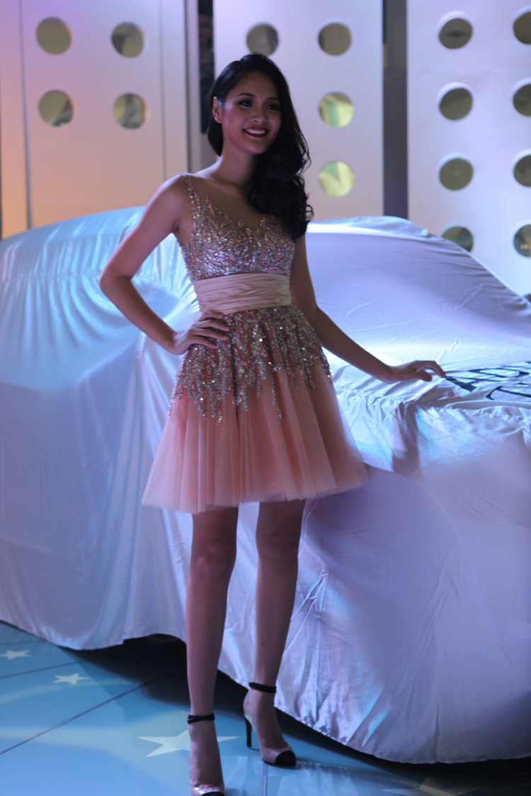 Hương Giang rạng rỡ bên GLK 300