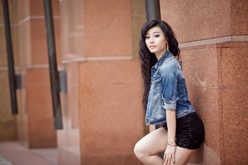 Lana Huỳnh khoe đường cong gợi cảm