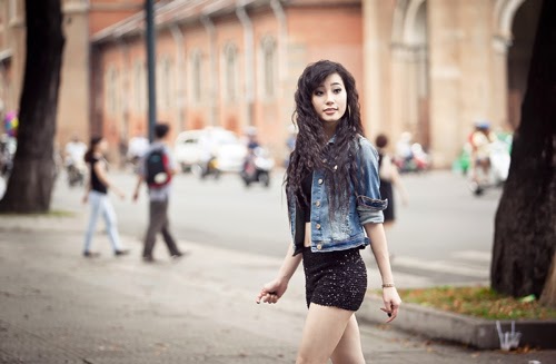 Lana Huỳnh khoe đường cong gợi cảm