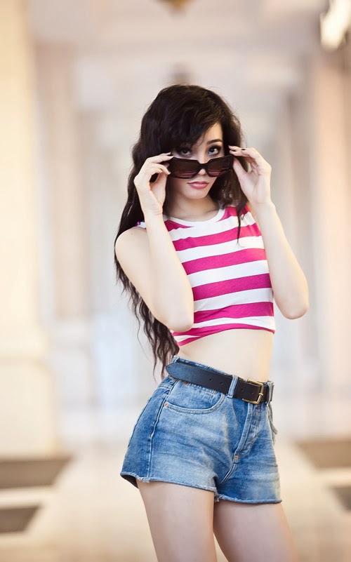 Lana Huỳnh khoe đường cong gợi cảm