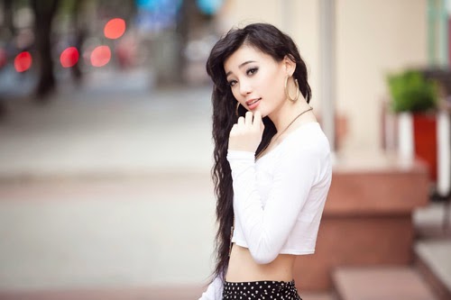 Lana Huỳnh khoe đường cong gợi cảm