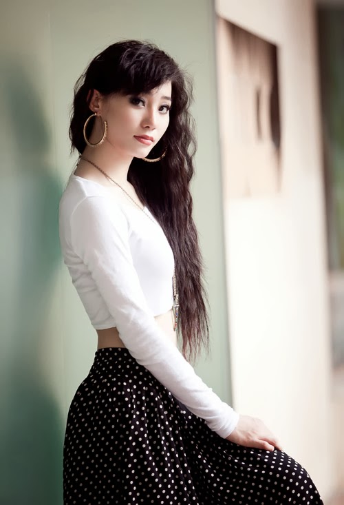 Lana Huỳnh khoe đường cong gợi cảm