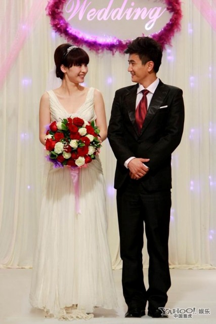 Liễu Nham khoe thân hình 'đồng hồ cát'