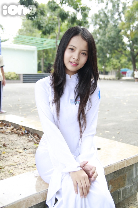 'Ma nữ' Yu Dương lạnh lùng bên V.Music
