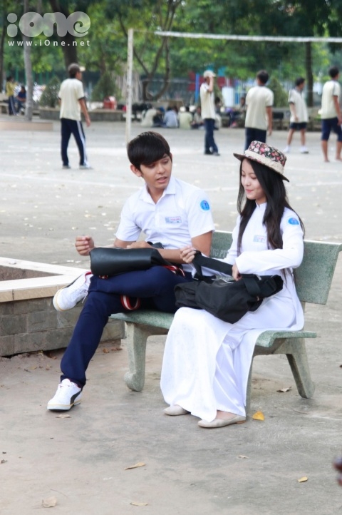 'Ma nữ' Yu Dương lạnh lùng bên V.Music