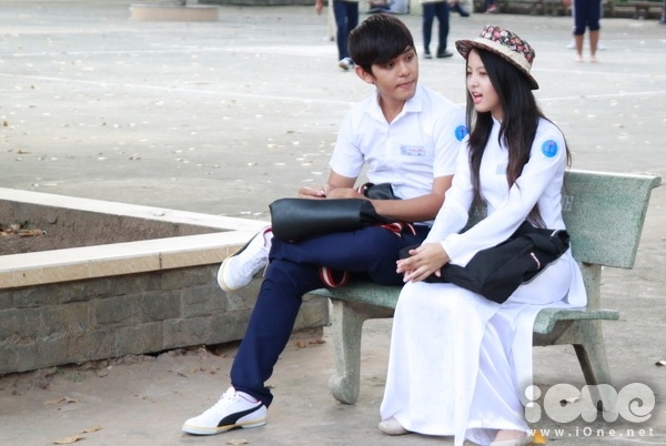 'Ma nữ' Yu Dương lạnh lùng bên V.Music