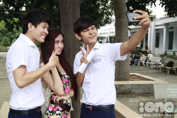 'Ma nữ' Yu Dương lạnh lùng bên V.Music