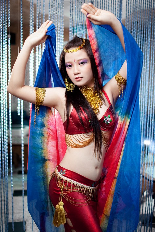 Mỹ nữ Giáng Long và giấc mơ “Ngàn lẻ một đêm”