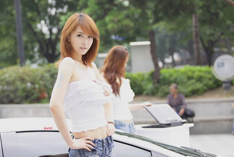 Mỹ nữ Hàn sành điệu bên Lamborghini Murcielago