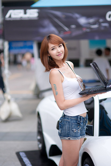 Mỹ nữ Hàn sành điệu bên Lamborghini Murcielago