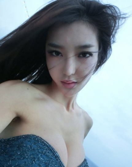 Ngắm ba vòng bốc lửa của người mẫu xe Trung Quốc