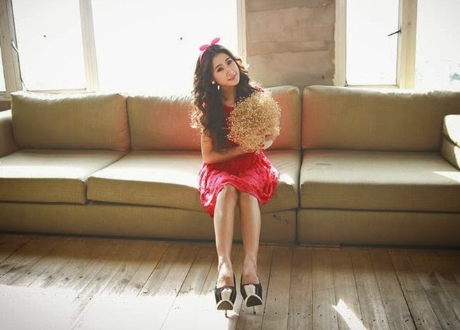 Ngắm DJ OXy với trang phục kín đáo nhưng khoe vòng 1 khủng