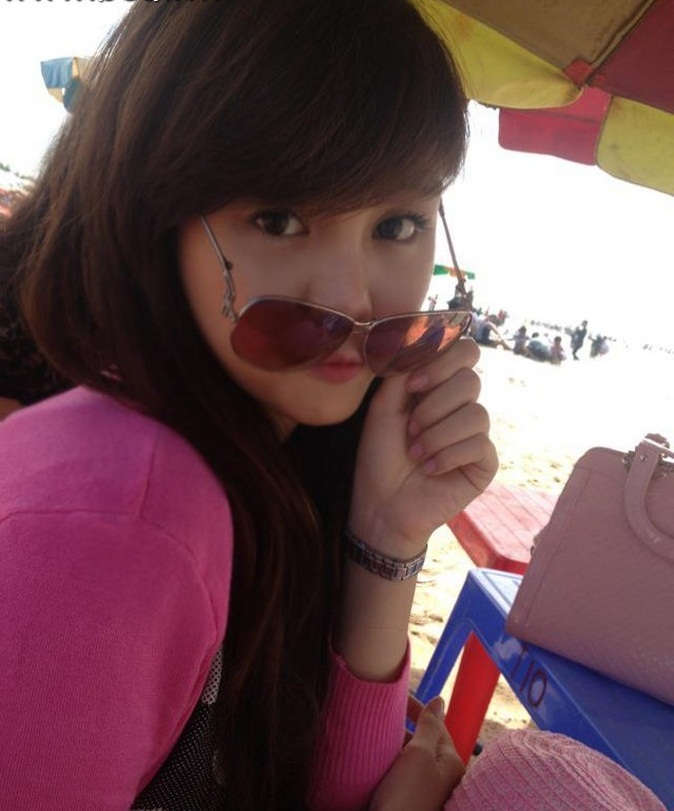 Ngắm hot girl Thục Vy Á Khôi ĐH Kỹ thuật công nghệ Sài Gòn