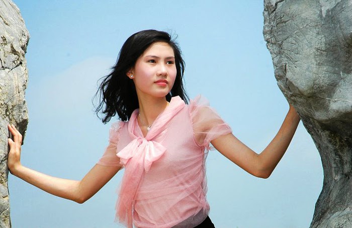 Ngắm hot girl xinh đẹp của đại học Thương Mại