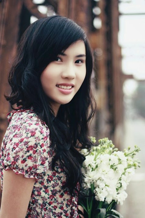 Ngắm hot girl xinh đẹp của đại học Thương Mại