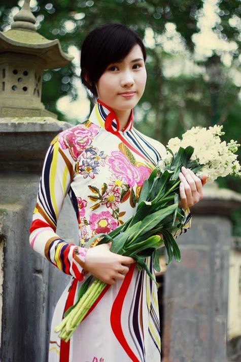 Ngắm hot girl xinh đẹp của đại học Thương Mại