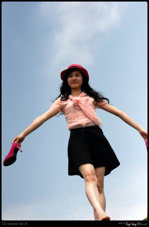 Ngắm hot girl xinh đẹp của đại học Thương Mại