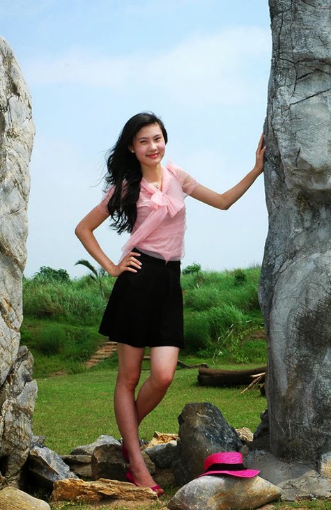 Ngắm hot girl xinh đẹp của đại học Thương Mại