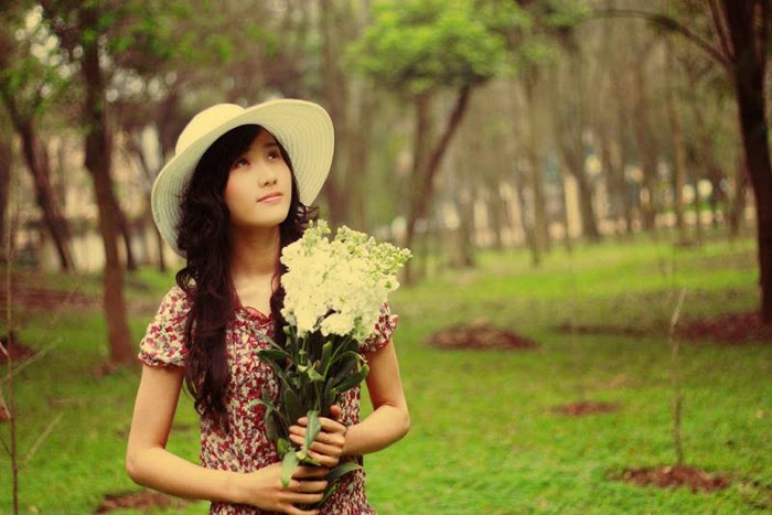 Ngắm hot girl xinh đẹp của đại học Thương Mại