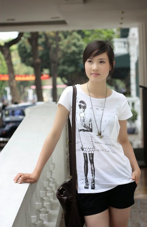 Ngắm hot girl xinh đẹp của đại học Thương Mại