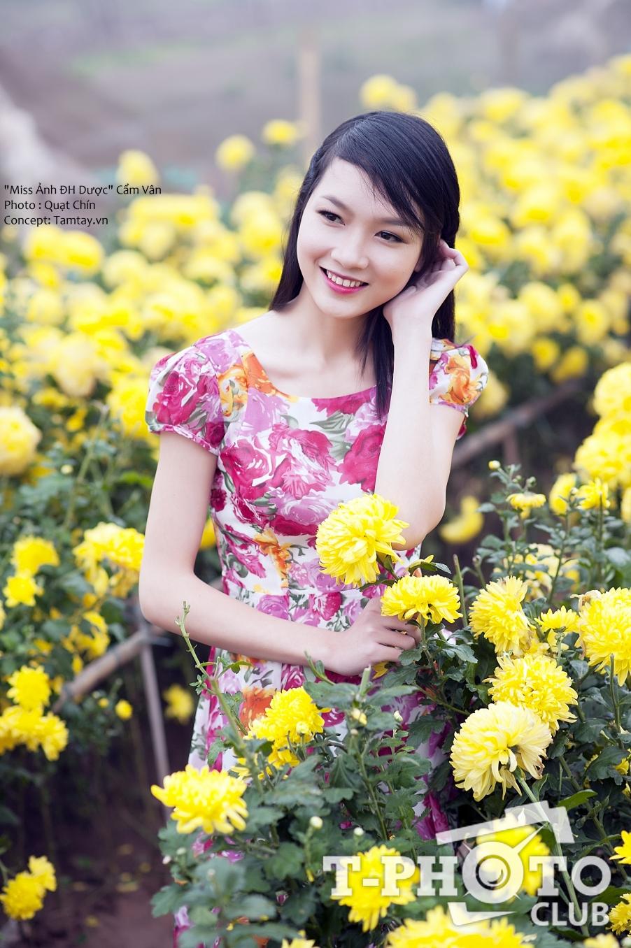 Ngắm Miss Ảnh ĐH Dược _ Cẩm Vâm khoe sắc bên vườn xuân