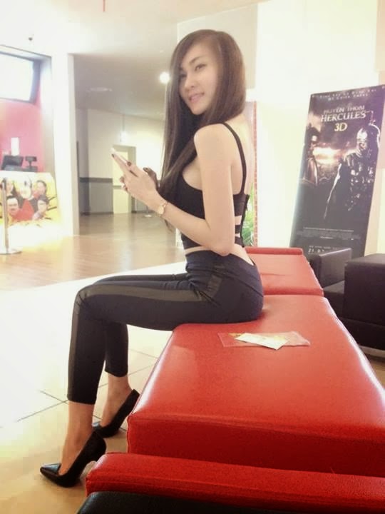 Ngắm những cô nàng khoe đường cong gợi cảm nhất