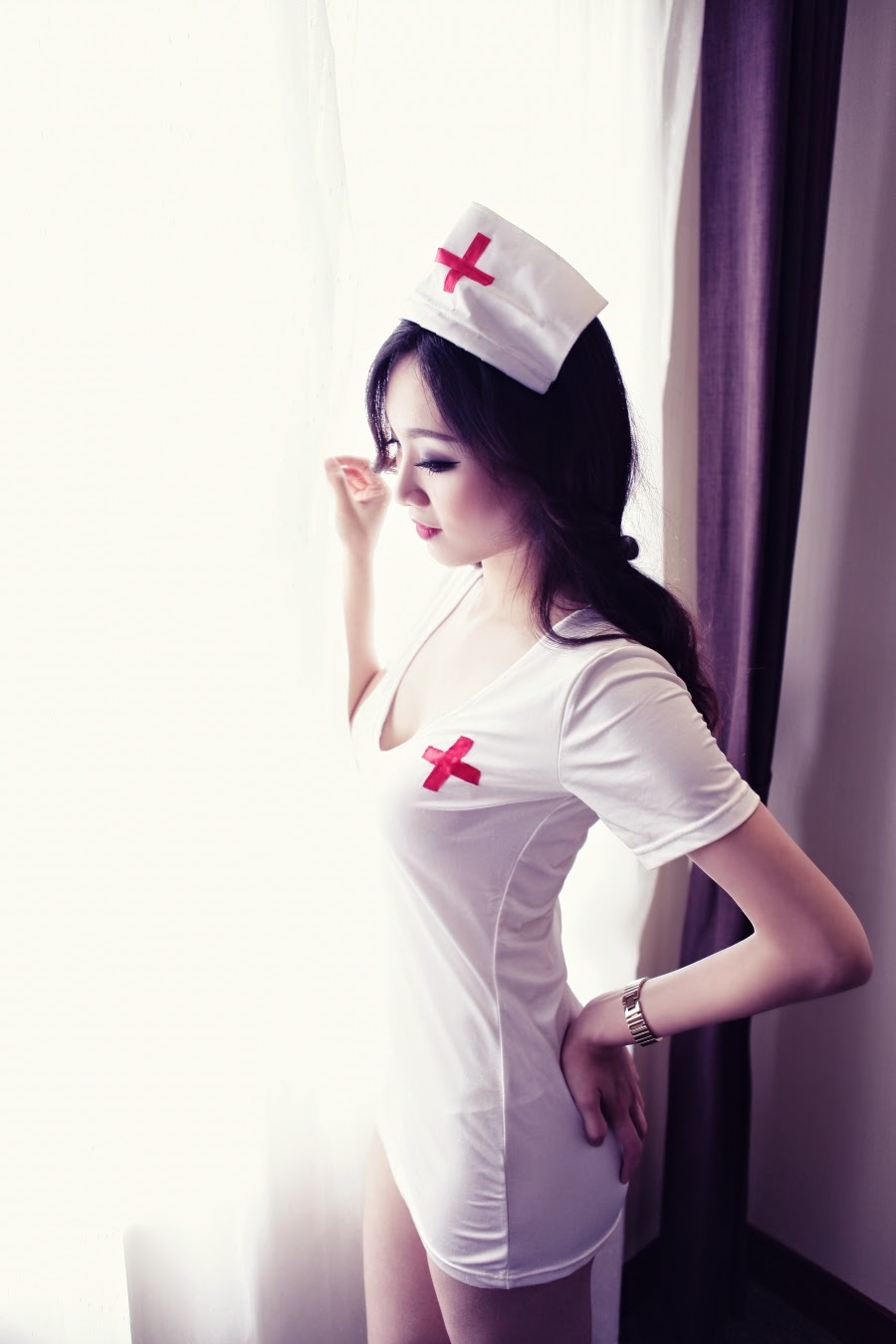 Ngắm nữ y tá xinh đẹp gợi cảm quyến rủ