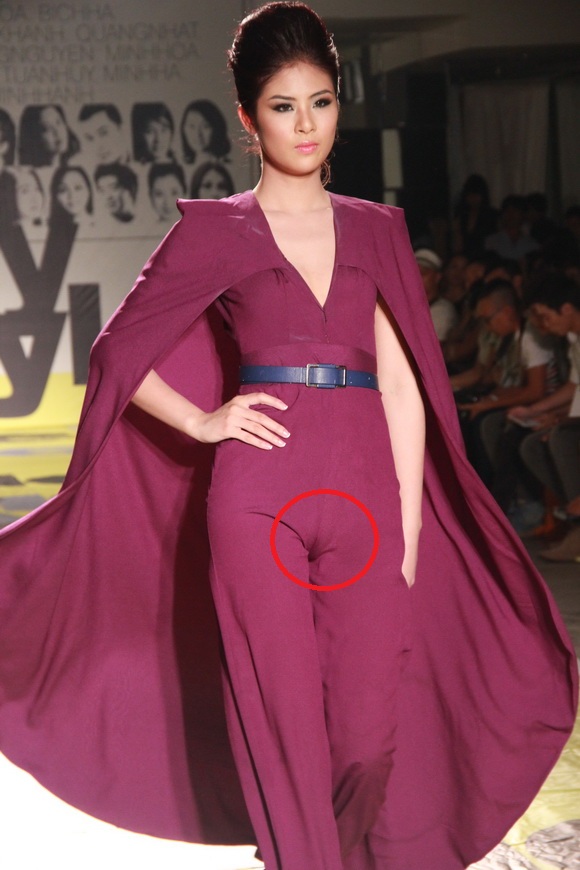 Ngọc Hân kín bưng mà vẫn để lộ tam giác