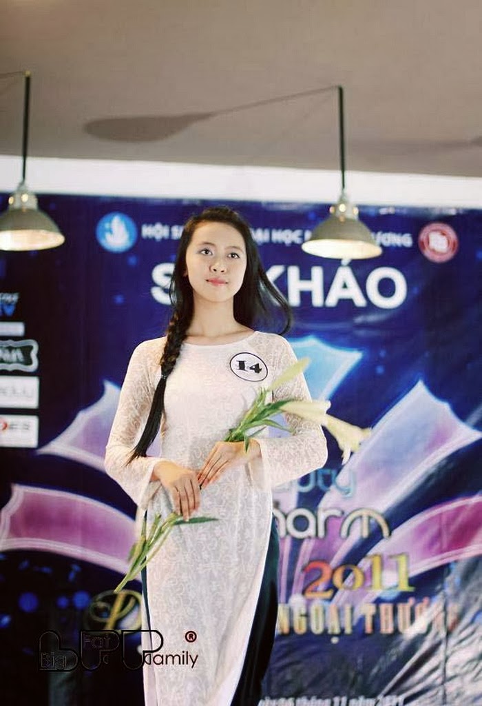 Người đẹp chân dài ái khôi đại học Ngoài Thương