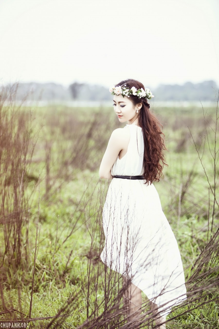 Người đẹp giữa rừng hoang