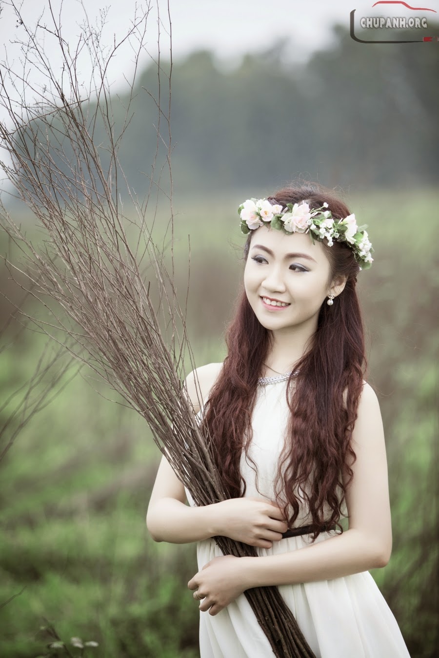 Người đẹp giữa rừng hoang