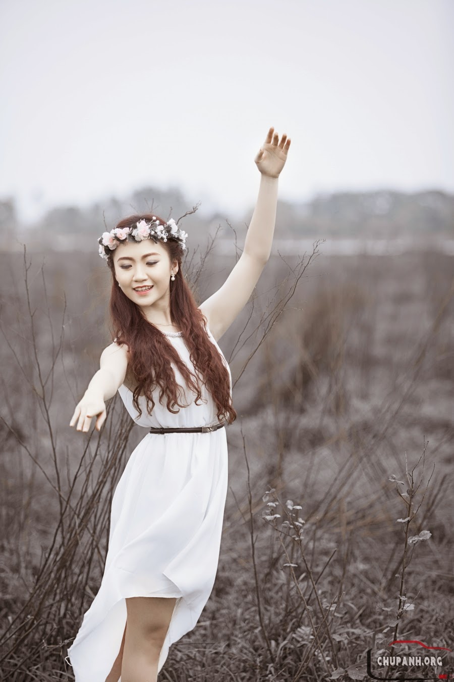 Người đẹp giữa rừng hoang