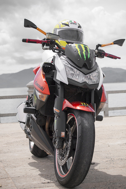 Người đẹp nóng bỏng đọ sắc cùng quái thú Kawasaki Z1000