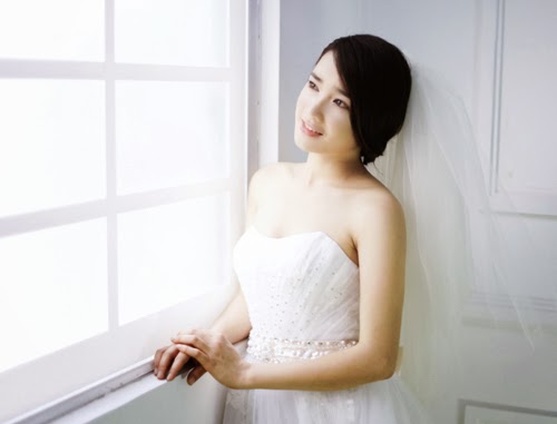 Nhã Phương quyến rủ với váy trắng