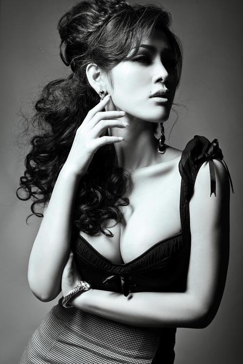 Nhật có thánh nữ Maria Ozawa