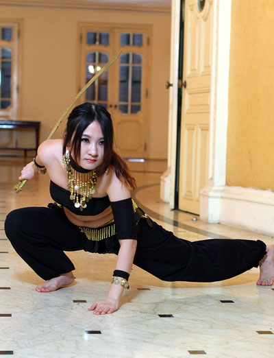 Nhiều hot girl thử thách cùng bước nhảy