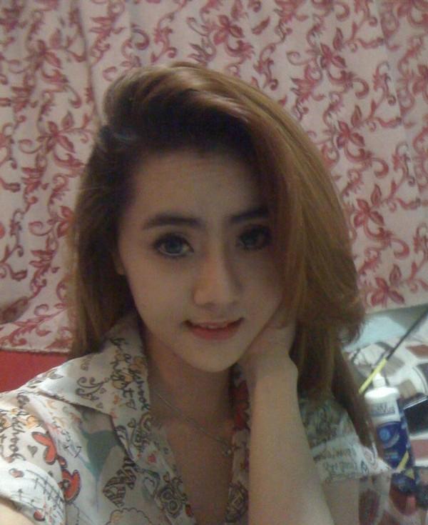 Nhìn khuôn mặt em này rất là phê