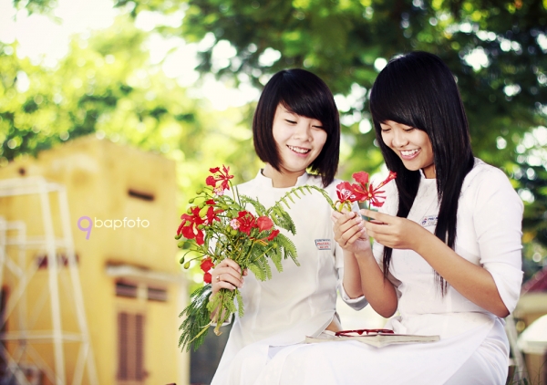 Những nụ cười trở lại