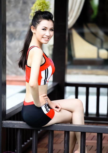 Nữ sinh gợi cảm trong trang phục aerobic