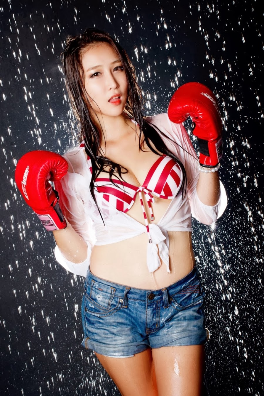 Nữ võ sỹ xinh đẹp gợi cảm quyến rủ