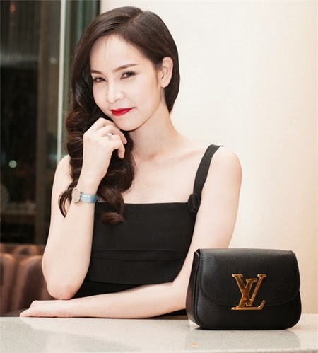 Siêu mẫu Ngọc Bích gây 