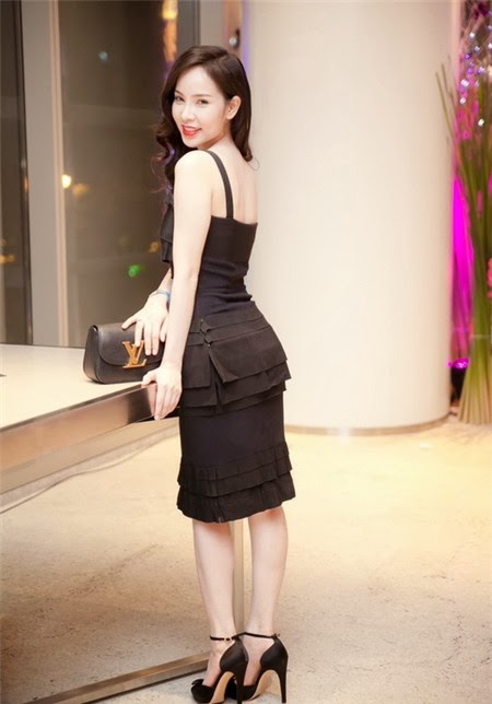 Siêu mẫu Ngọc Bích gây 