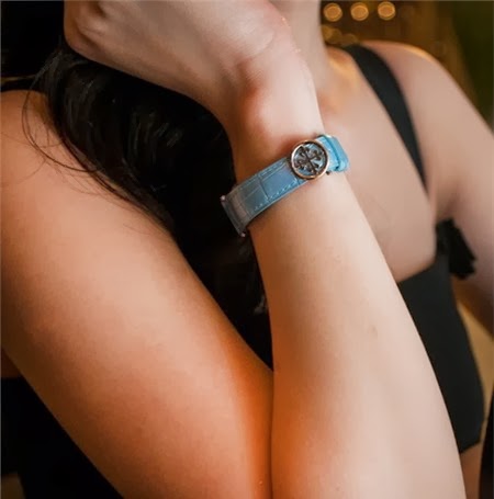 Siêu mẫu Ngọc Bích gây 