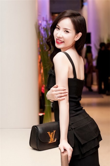 Siêu mẫu Ngọc Bích gây 