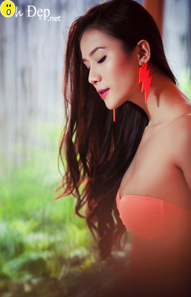 Thái Hà sexy với bikini sắc màu