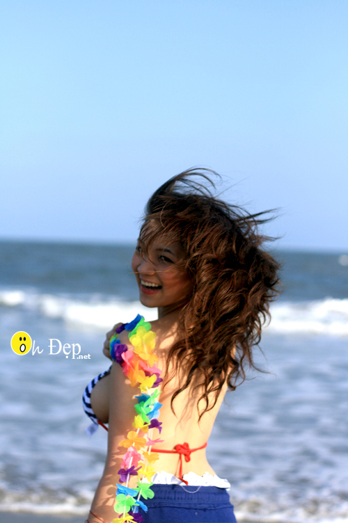 Thủy top và bộ ảnh Bikini