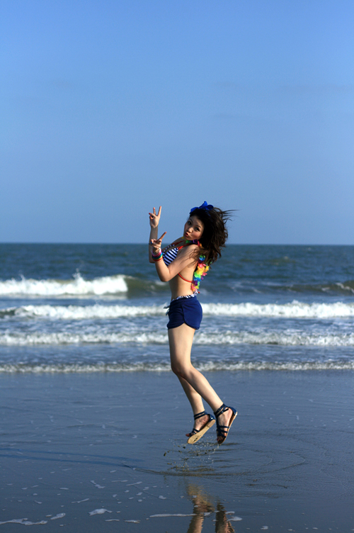 Thủy top và bộ ảnh Bikini