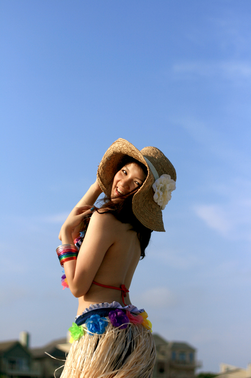 Thủy top và bộ ảnh Bikini